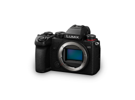 Fotocamera Full-Frame Mirrorless con sensore MOS 24,2 Megapixel, video a 10 bit 60p/50p 4K e molto altro, tutto in un corpo compatto e leggero. Dotata di batteria extra DMW-BLK22